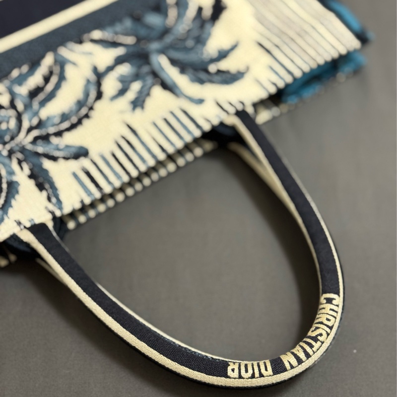 Dior 迪奧 經典BOOK TOTE系列主題圖案刺繡帆布手提托特包(大)-3