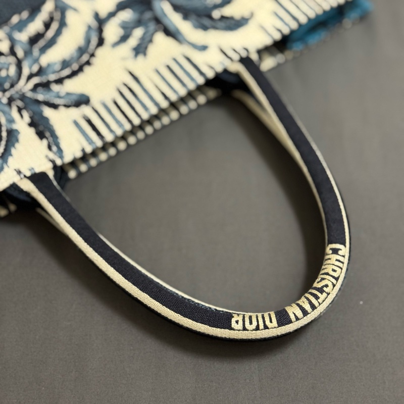 Dior 迪奧 經典BOOK TOTE系列主題圖案刺繡帆布手提托特包(大)-9