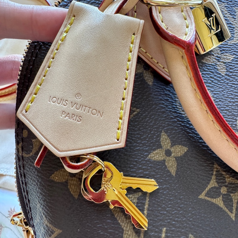 LV Alma BB 貝殼包-16