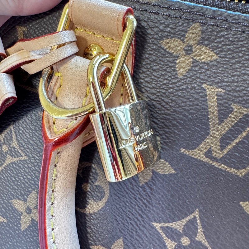 LV Alma BB 貝殼包-20