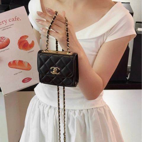 Chanel黑金雕花字母Trendy cc mini 22s 32開 11cm配件：盒子塵袋