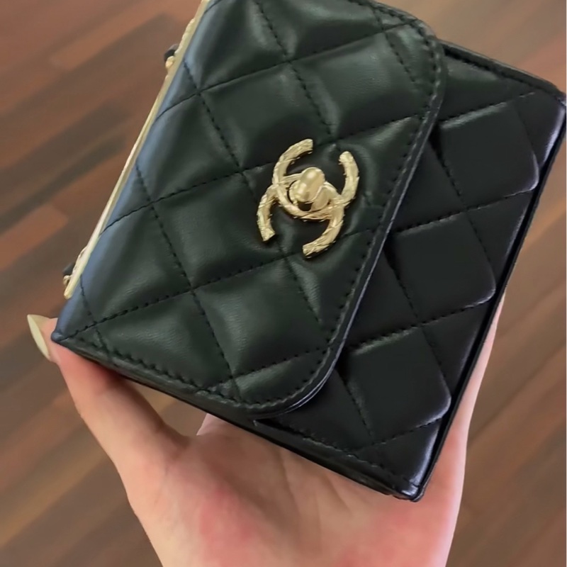 Chanel黑金雕花字母Trendy cc mini 22s 32開 11cm配件：盒子塵袋-2