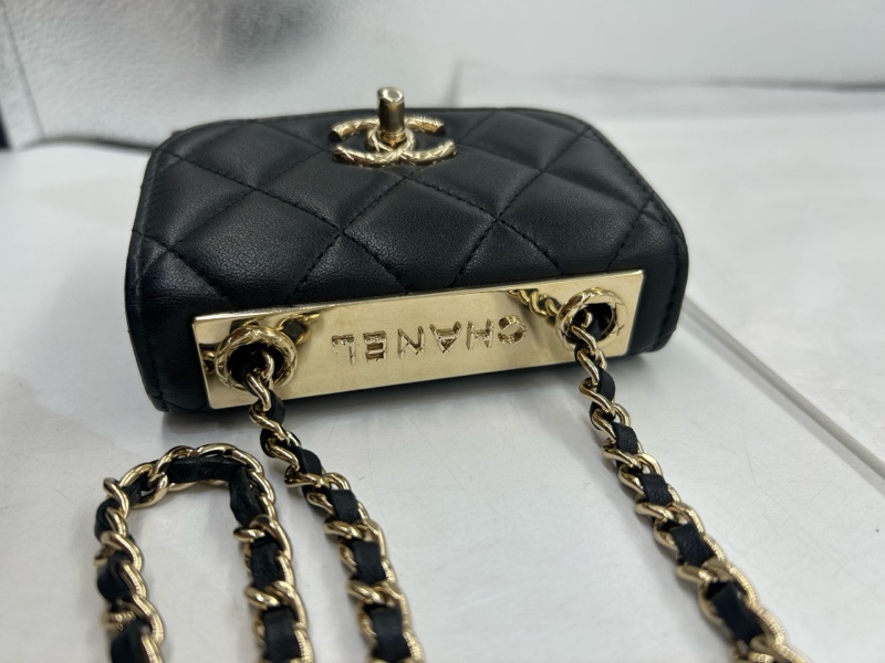 Chanel黑金雕花字母Trendy cc mini 22s 32開 11cm配件：盒子塵袋-6