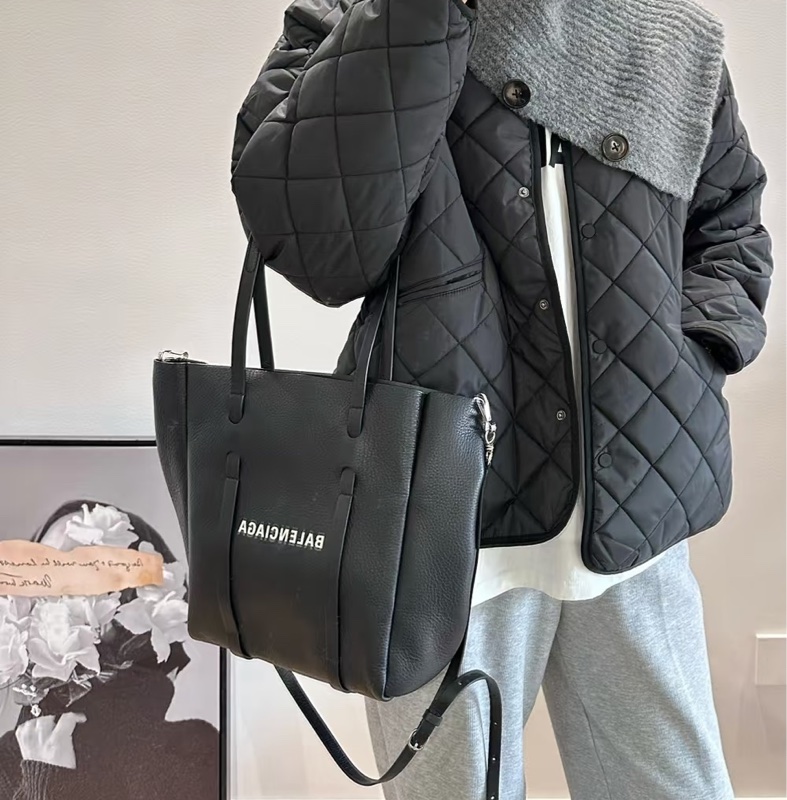 高級百搭款🥹Balenciaga巴黎世家黑色字母logo托特包手提單肩包-1