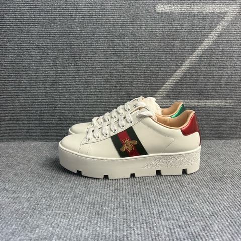 全新Gucci古馳小白鞋皮面金蜜蜂刺繡厚底板鞋35.5碼