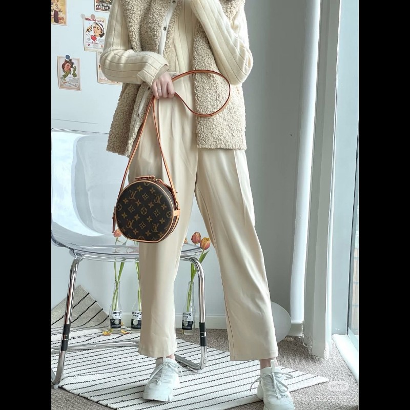LV Boite Chapeau Souple PM 圓餅包-0