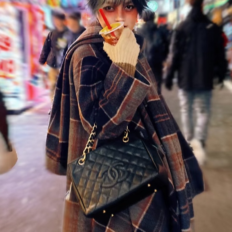 CHANEL香奈兒PTT經典黑金荔枝皮拉鏈雙C小胖墩999新🥤-26