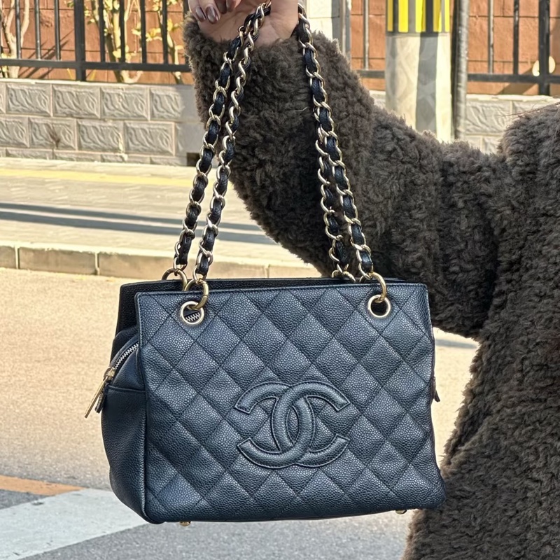 CHANEL香奈兒PTT經典黑金荔枝皮拉鏈雙C小胖墩999新🥤-31