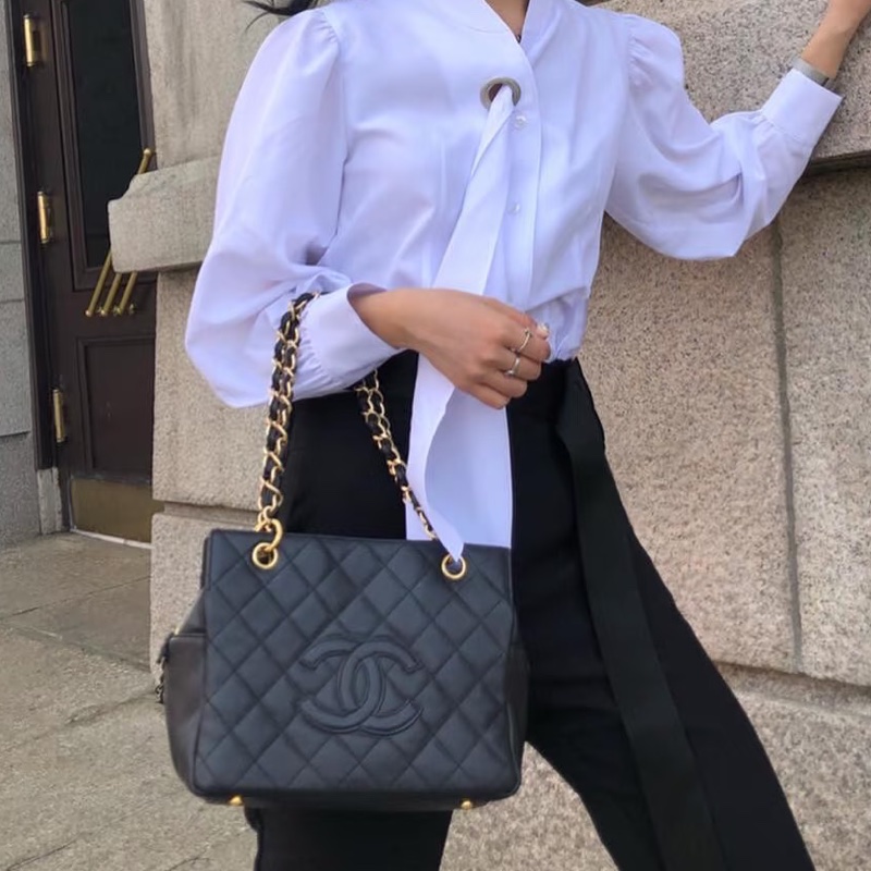 CHANEL香奈兒PTT經典黑金荔枝皮拉鏈雙C小胖墩999新🥤-32