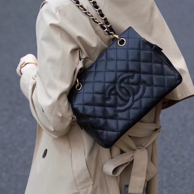 CHANEL香奈兒PTT經典黑金荔枝皮拉鏈雙C小胖墩999新🥤-54