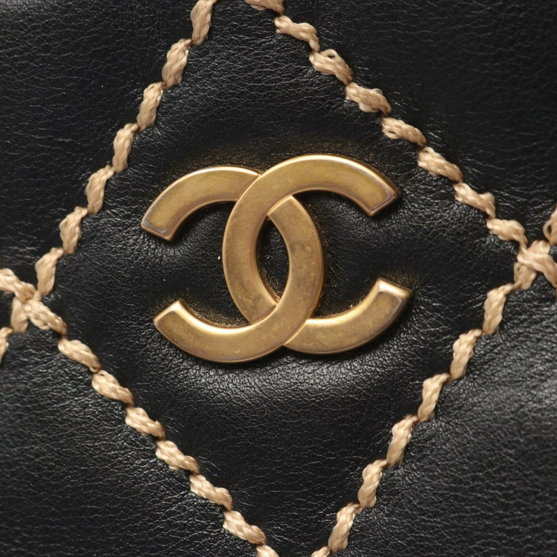 香奈兒 (CHANEL) 野性縫線拉鍊手提包，黑色皮革，金色五金，二手，女士 Coco CC-11