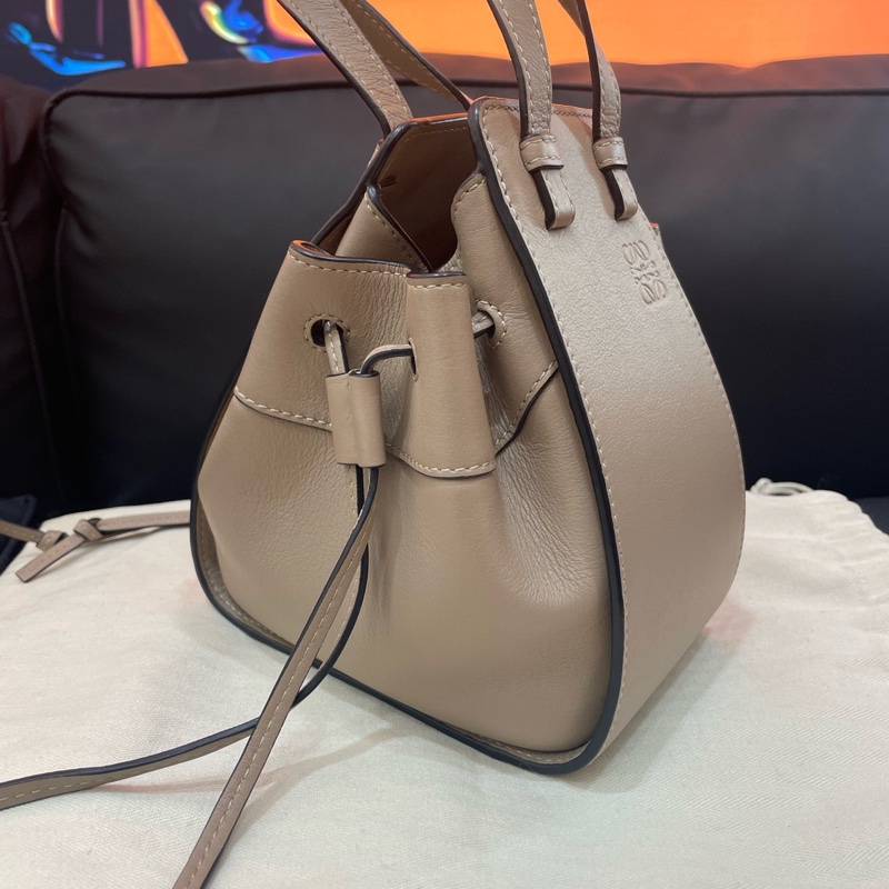 LOEWE羅意威 Hammock 粒面牛皮 水桶手提單肩斜挎包 女款mini  附件 ：防塵袋-4