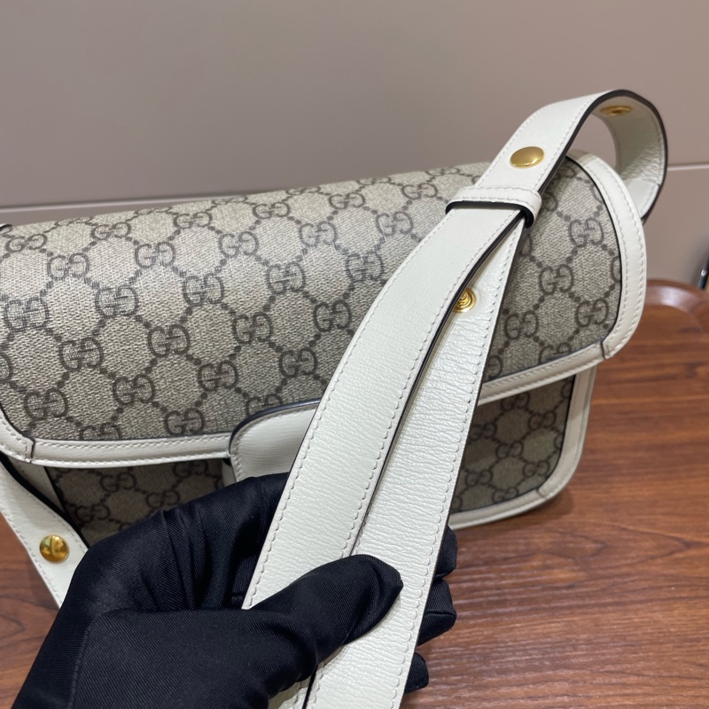 古馳/Gucci 1955系列 白色老花馬鞍包 單肩斜挎包 尺寸：25x18x8-6