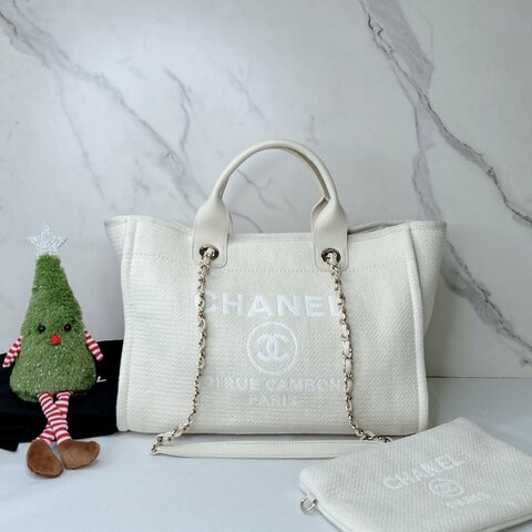 CHANEL 小號奶油白沙灘包