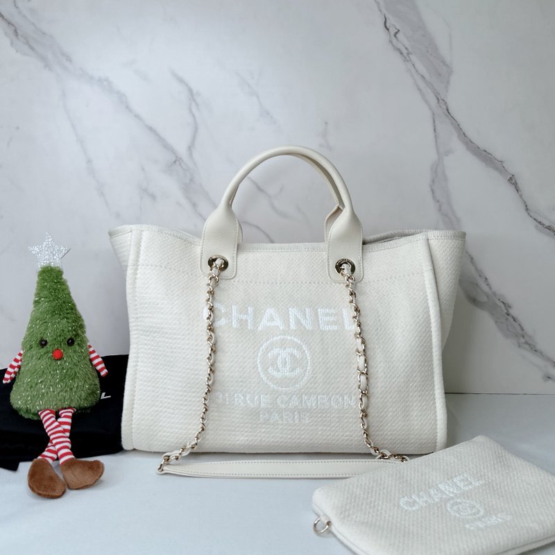 CHANEL 小號奶油白沙灘包-0