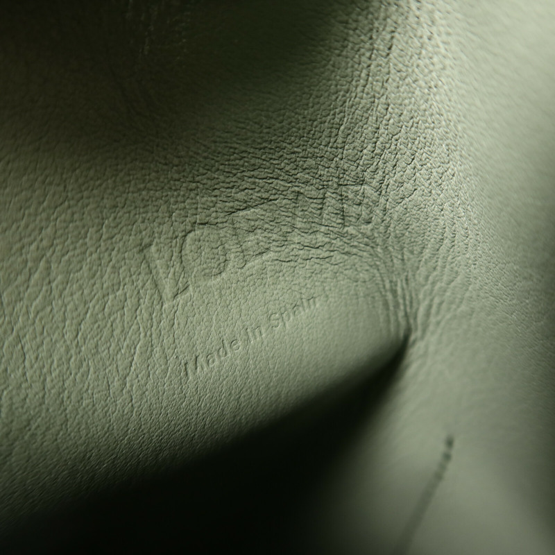 LOEWE 牛皮皮革Dice Pocket In Classic肩背袋-5