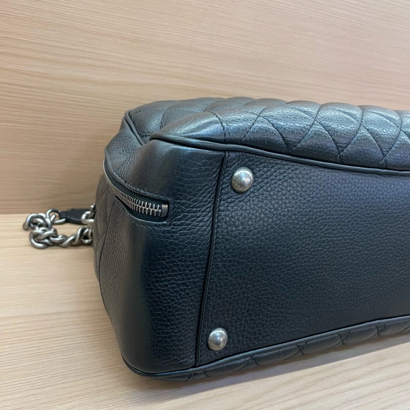 Chanel   荔枝纹黑色银扣挂坠保龄球手提单肩包 大號 2017年，22開 有塵袋 無卡 無盒子-6