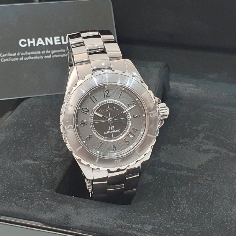 【大眾名錶】CHANEL 香奈兒 J12系列 H2979 2013/01 輕量化鈦陶瓷 阿拉伯數字面盤 折疊扣 錶徑38mm 自動上鍊 大眾名錶G280-1