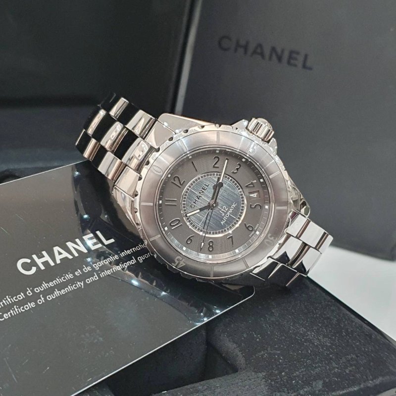 【大眾名錶】CHANEL 香奈兒 J12系列 H2979 2013/01 輕量化鈦陶瓷 阿拉伯數字面盤 折疊扣 錶徑38mm 自動上鍊 大眾名錶G280-2