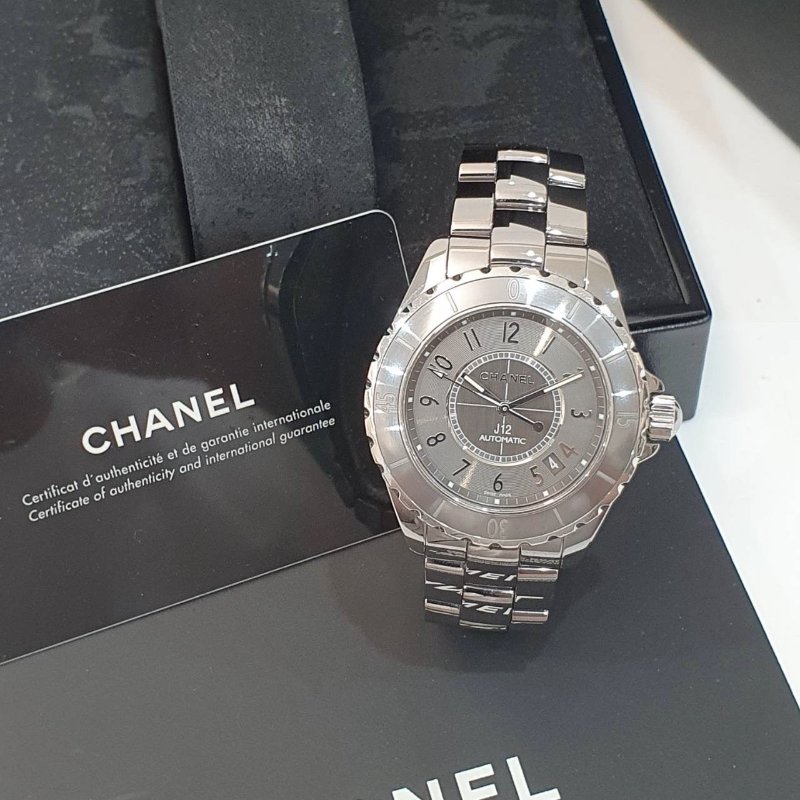 【大眾名錶】CHANEL 香奈兒 J12系列 H2979 2013/01 輕量化鈦陶瓷 阿拉伯數字面盤 折疊扣 錶徑38mm 自動上鍊 大眾名錶G280-3