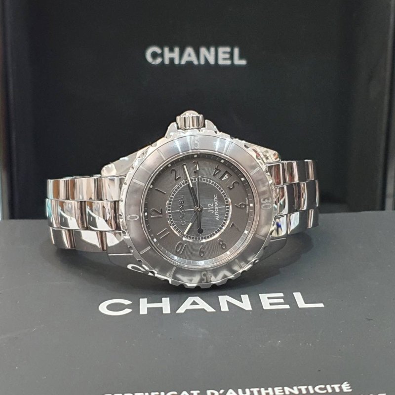 【大眾名錶】CHANEL 香奈兒 J12系列 H2979 2013/01 輕量化鈦陶瓷 阿拉伯數字面盤 折疊扣 錶徑38mm 自動上鍊 大眾名錶G280-4