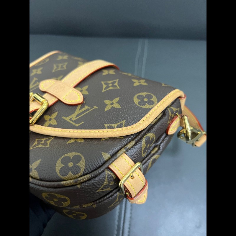 Lv Saumur BB
雙子星老花小號馬鞍包-16