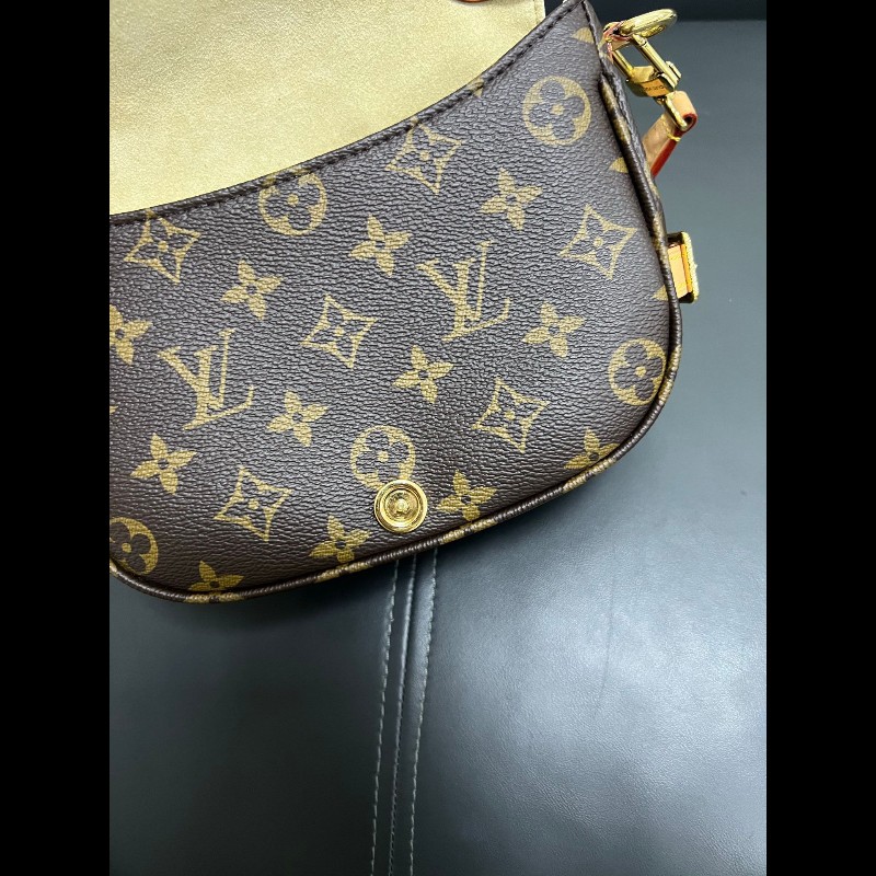 Lv Saumur BB
雙子星老花小號馬鞍包-23
