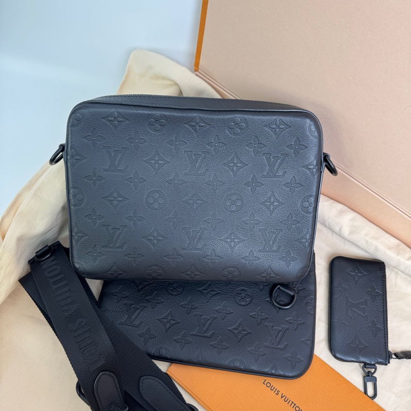 Lv 路易威登 Lv三合一郵差壓紋 純皮  芯片款-1
