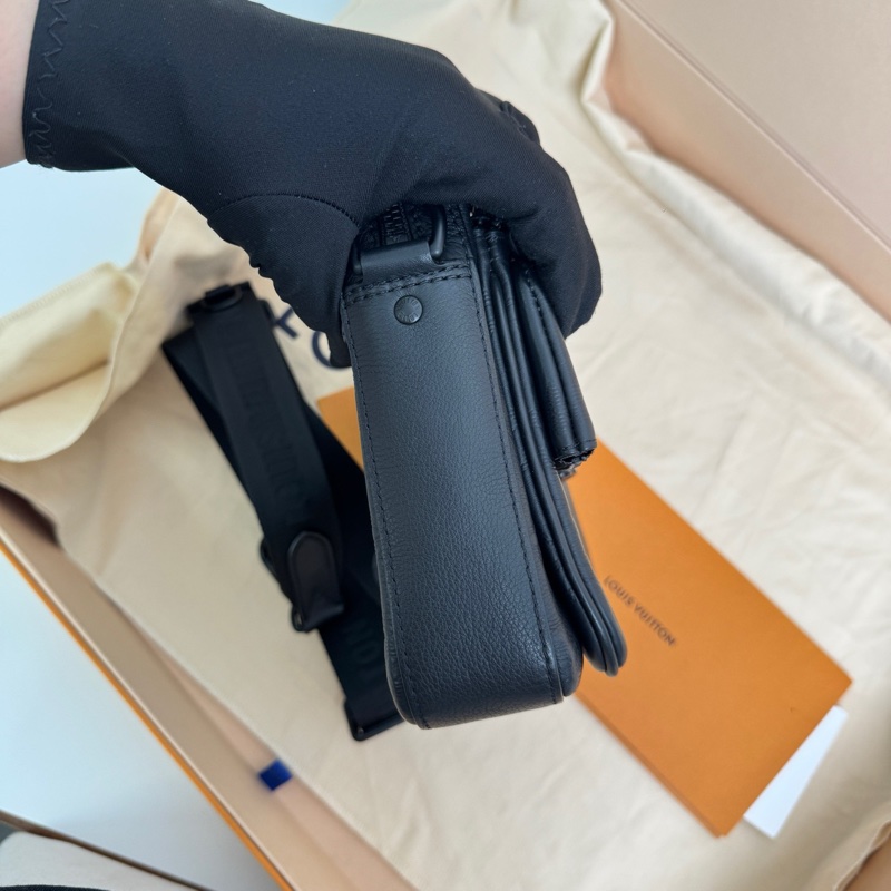 Lv 路易威登 Lv三合一郵差壓紋 純皮  芯片款-3