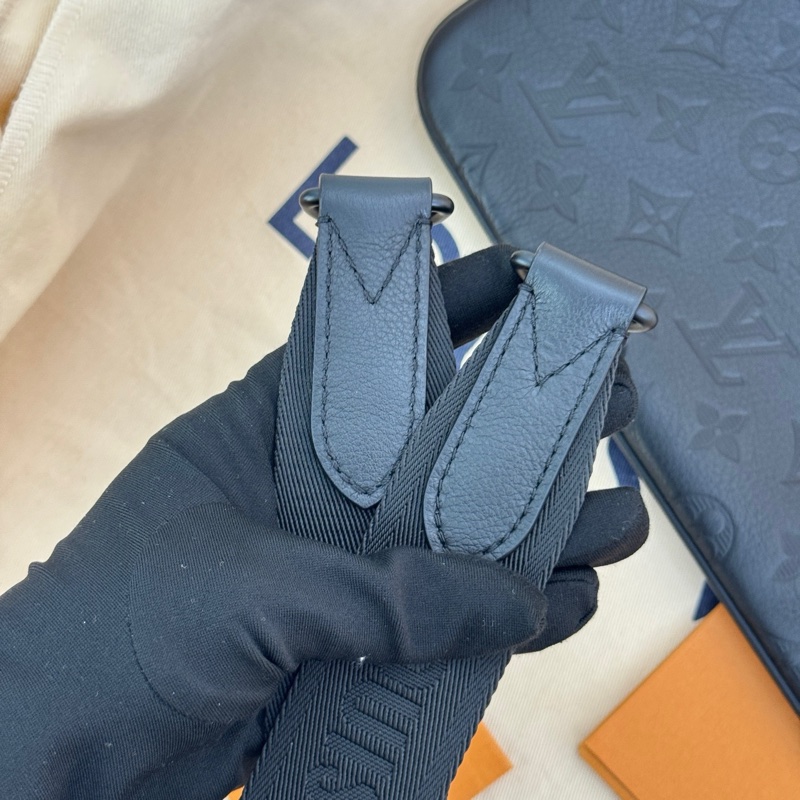 Lv 路易威登 Lv三合一郵差壓紋 純皮  芯片款-6