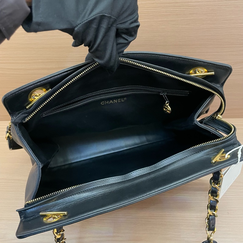 chanel 黑金中古牛皮圆弧金扣浮雕TOTE包 中號 19開  2014年 有塵袋 無卡 無盒子-6