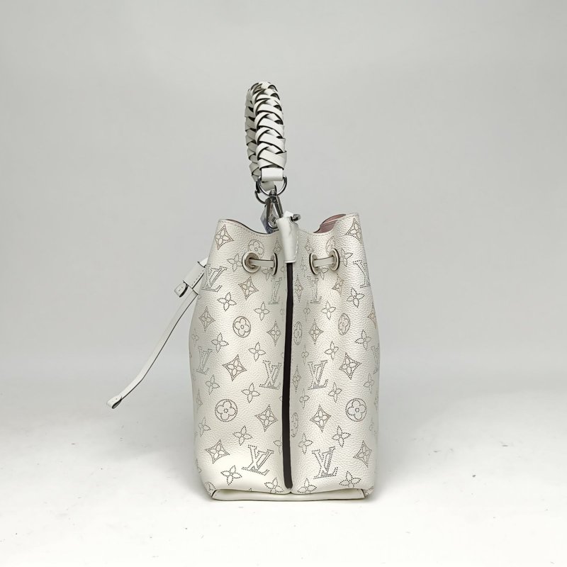 LOUIS VUITTON MURIA鏤空抽繩水桶包編織手柄白色牛皮晶片肩背包-1