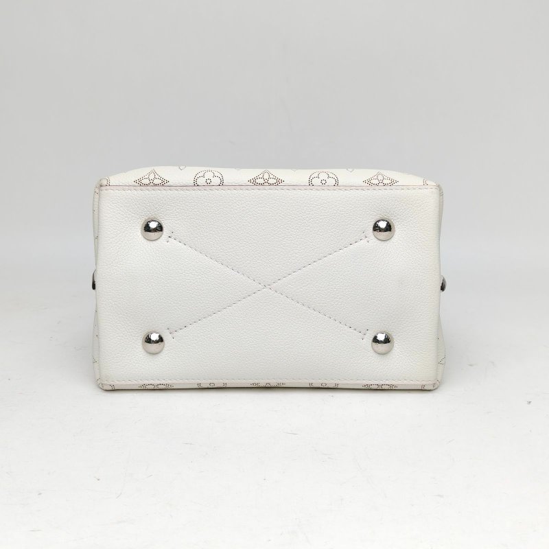 LOUIS VUITTON MURIA鏤空抽繩水桶包編織手柄白色牛皮晶片肩背包-4