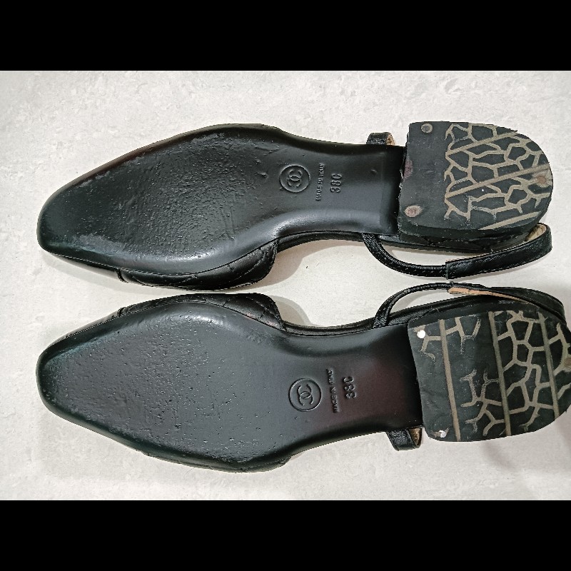 香奈兒CHANEL的經典菱格紋後繫帶平底鞋 (Quilted Slingback Flats)這款鞋結合了香奈兒最標誌性的設計元素，是一雙非常優雅且永不過時的單品。-6