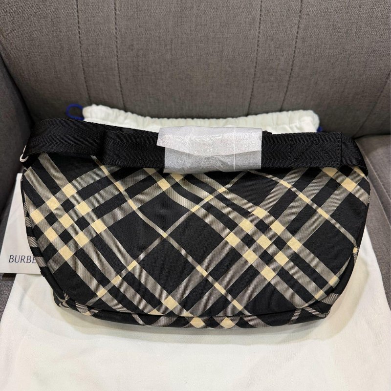 💎Han's house精品服飾💎 burberry 刺繡 戰馬 腰包  原價32500-1
