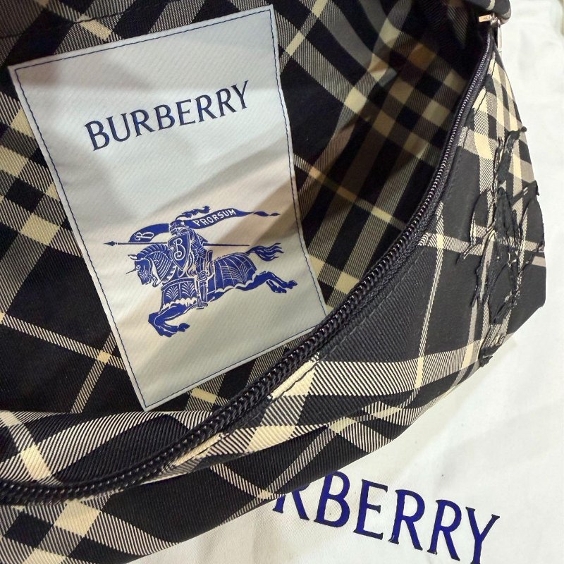 💎Han's house精品服飾💎 burberry 刺繡 戰馬 腰包  原價32500-7