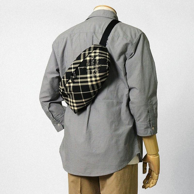 💎Han's house精品服飾💎 burberry 刺繡 戰馬 腰包  原價32500-9