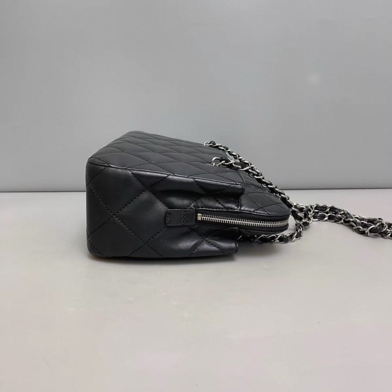 Chanel香奈兒 黑銀牛皮菱格單肩包-1