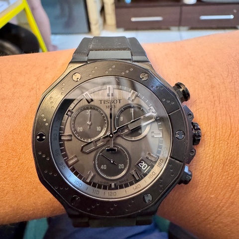 瑞士品牌天梭（TISSOT）的 T-Race 系列（競速系列），型號為 T1414173706100