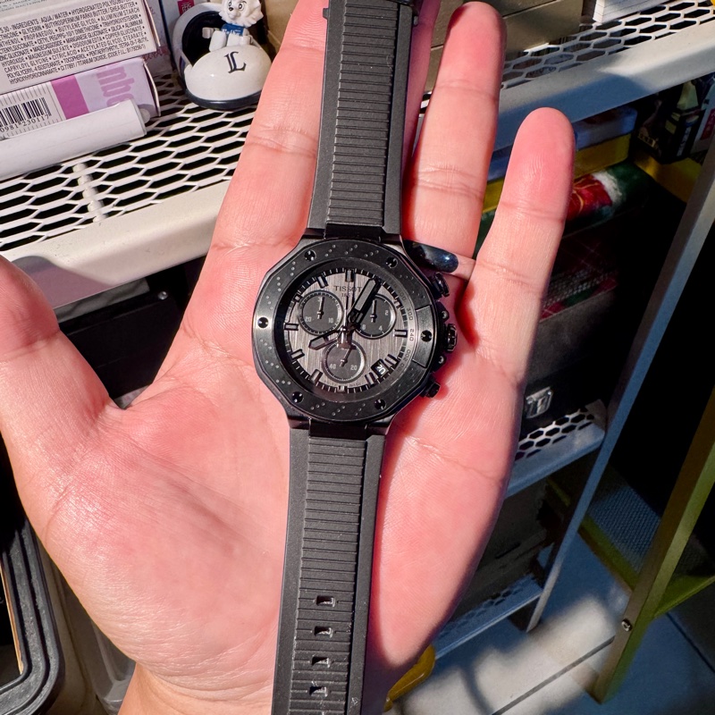 瑞士品牌天梭（TISSOT）的 T-Race 系列（競速系列），型號為 T1414173706100-3
