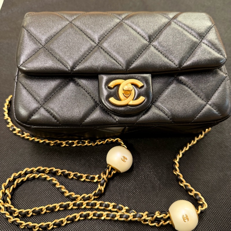 Chanel Cf20  黑羊皮金釦雙珍珠調節斜背包晶片款-0