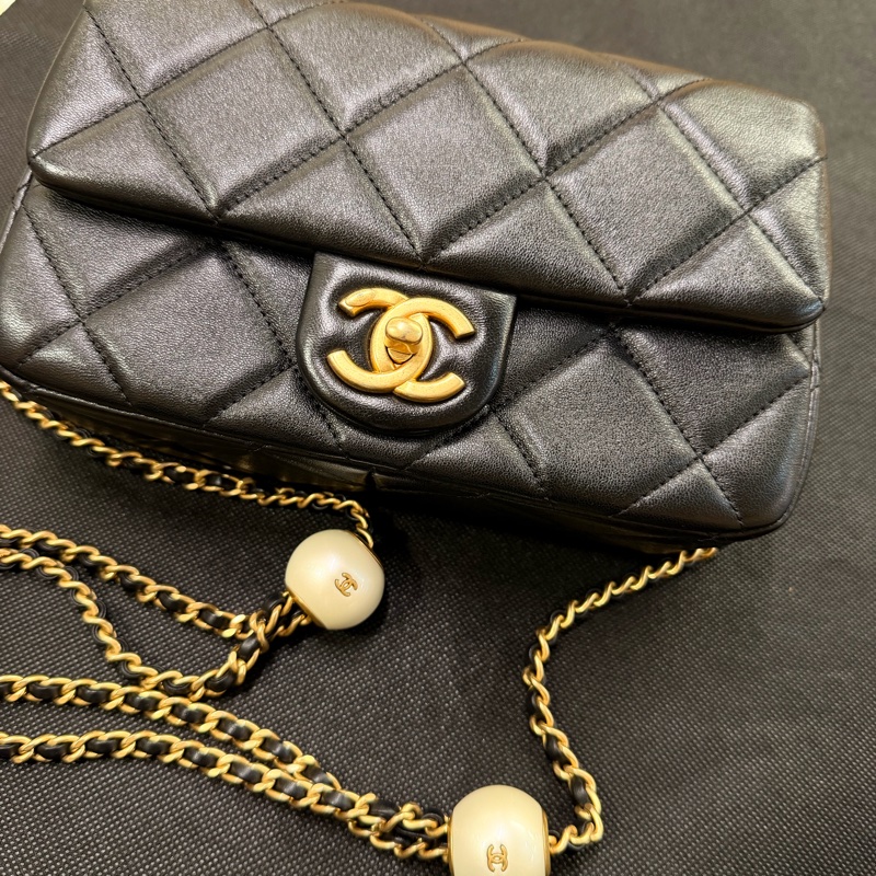 Chanel Cf20  黑羊皮金釦雙珍珠調節斜背包晶片款-1