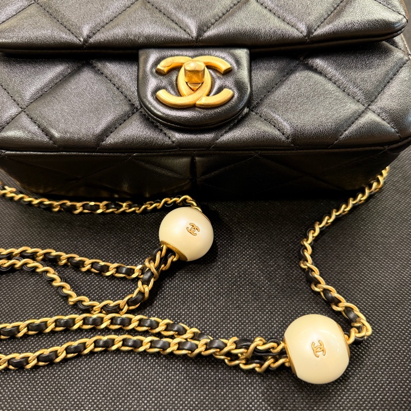 Chanel Cf20  黑羊皮金釦雙珍珠調節斜背包晶片款-2