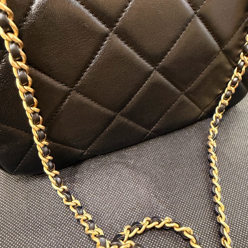 Chanel Cf20  黑羊皮金釦雙珍珠調節斜背包晶片款-7