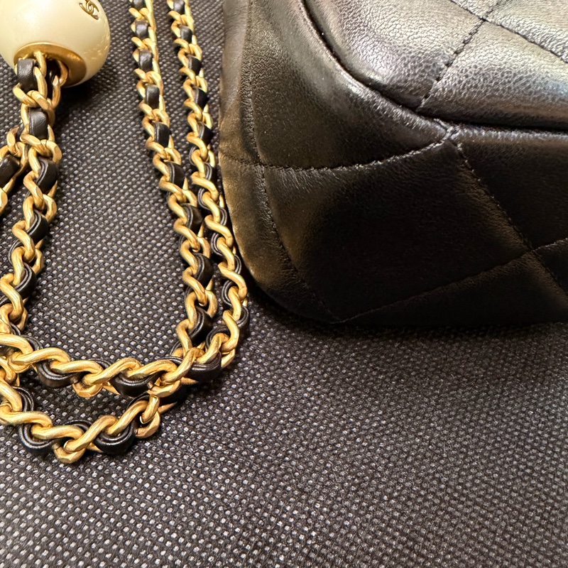 Chanel Cf20  黑羊皮金釦雙珍珠調節斜背包晶片款-9