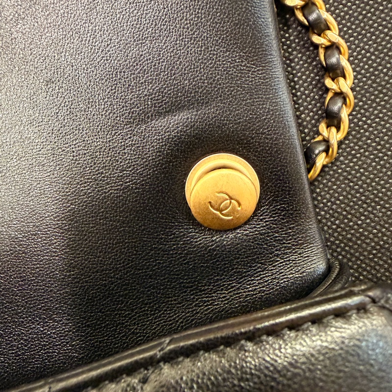 Chanel Cf20  黑羊皮金釦雙珍珠調節斜背包晶片款-13