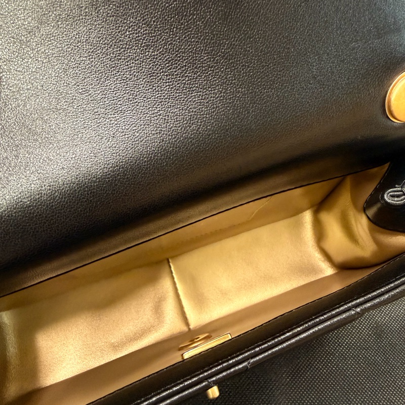 Chanel Cf20  黑羊皮金釦雙珍珠調節斜背包晶片款-19