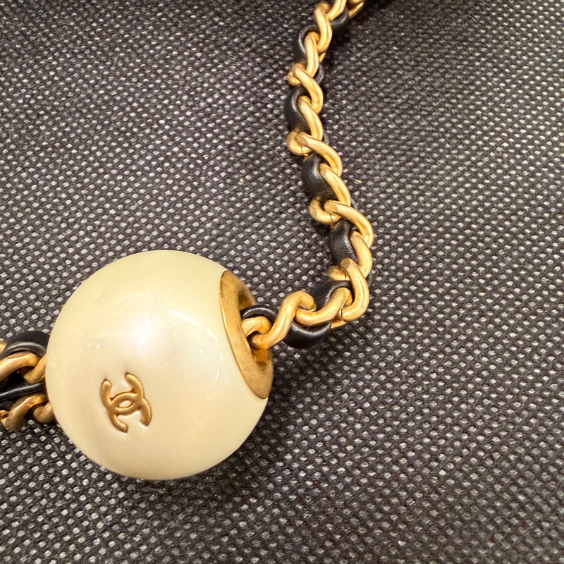 Chanel Cf20  黑羊皮金釦雙珍珠調節斜背包晶片款-23