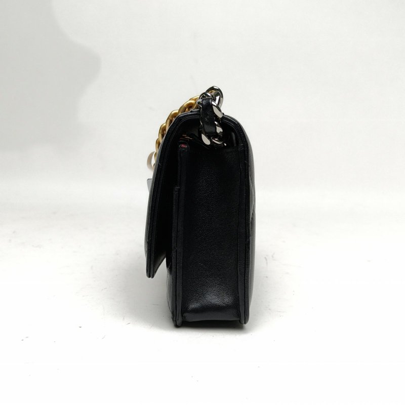 CHANEL 19BAG旋鈕WOC黑色羊皮晶片開金銀扣肩背包-1