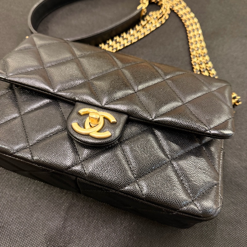 Chanel 黑荔枝金釦下蓋斜背包-0